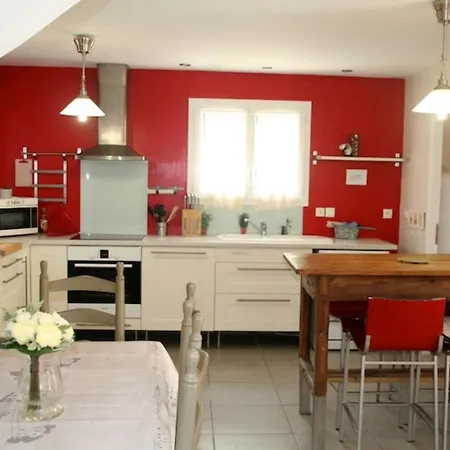 Comfortable House With Garden In Central Beach Location Holiday home
