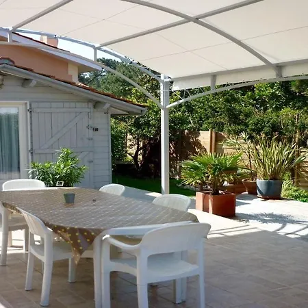 Comfortable House With Garden In Central Beach Location Holiday home *