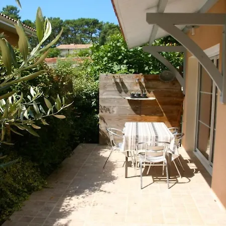Comfortable House With Garden In Central Beach Location *