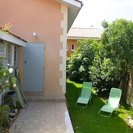 Holiday home Comfortable House With Garden In Central Beach Location *