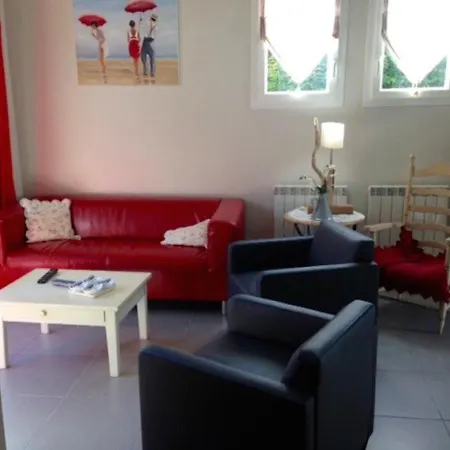 Comfortable House With Garden In Central Beach Location Holiday home *