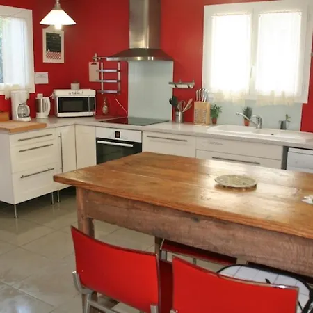 Comfortable House With Garden In Central Beach Location Holiday home