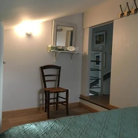 Holiday home Comfortable House With Garden In Central Beach Location *